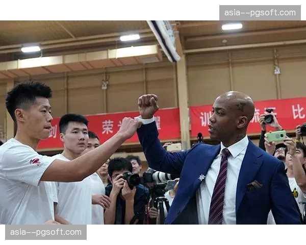 马布里现场观战，北控与深圳系列赛受关注